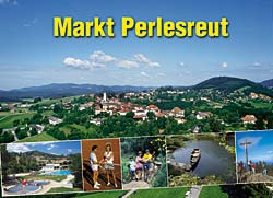 Markt Perlesreut, Luftaufnahme mit Blick auf den Lindberg. Ferienland zwischen Ilz und Ohe und Freibad, Tennisplatz, Radweg, Ilztal und Rachelgipfel