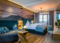 Panoramahotel Grobauer, Familienhotel, 68 Betten und 2 Ferienwohnungen, Komfortzimmer mit herrlicher Fernsicht, beste bayrische K&Atilde;&frac14;che mit Schmankerln der Region, Superfr&Atilde;&frac14;hst&Atilde;&frac14;cksbuffet, gef&Atilde;&frac14;hrte Wanderungen, Wochenprogramm, G&Atilde;&curren;steinfo.