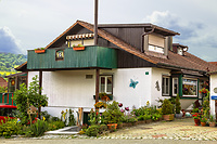 Ferienwohnung Claus, Unsere 3 und 4-Sterne-FeWos befinden sich im Ober- und Untergescho&Atilde;� unseres Hauses (ruhig und zentrale S&Atilde;&frac14;dlage). Zum Ortszentrum 5 Gehminuten. Telefon (eigene Nr.), Sat TV, Stereoanlage ausgestattet. Autostellplatz und &Atilde;&frac14;berdachter Carport direkt vorm Haus