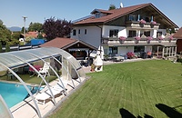 Ferienwohnung König, Famili&Atilde;&curren;r gef&Atilde;&frac14;hrte Gastgeber mit 5 Ferienwohnungen und ein Appartement mit Schlafzimmer, Couch, Dusche/WC Swimmingpool. Skilifte u. Bikepark in 500 m Entfernung, Aufenthaltsraum mit offenem Kamin