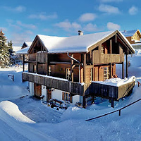 Ferienhaus Hirschkopf, Ab August 2013: Ferienhaus mit wildromantischem Garten bietet wunderbare M&Atilde;&para;glichkeiten zum Entspannen und Geniessen. Erdgeschoss: Schlafzimmer, Bad, G&Atilde;&curren;stetoilette, Wohnstube offener Kamin, Essecke, S&Atilde;&frac14;dterrasse + Balkon. Dachgeschoss: Sauna, Schlafzimmer