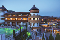 Wellness & Sporthotel Bayerischer Hof, Unser familiengef&Atilde;&frac14;hrtes Hotel liegt am Fu&Atilde;�e des Bayerischen Waldes und ist ein R&Atilde;&frac14;ckzugort f&Atilde;&frac14;r alle, die Erholgung, Bewegung und echte herzlichkeit suchen. Seit der Gr&Atilde;&frac14;ndung im Jahre 1961 steht der Bayerische Hof f&Atilde;&frac14;r eine Verbindung aus Tradition, Qualit&Atilde;&curren;t und pers&Atilde;&para;nlichem Service.