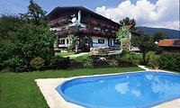 Landhaus Jakob, Famili&Atilde;&curren;re 4 Sterne/4 B&Atilde;&curren;rchen Pension. Zimmer/FeWo. Viele Hausaktivit&Atilde;&curren;ten. Beheizter &Atilde;&frac14;berdachter Au&Atilde;�en-Pool. Fr&Atilde;&frac14;hst&Atilde;&frac14;ck u. Abendbrotzeiten auch in FW m&Atilde;&para;glich. Solarium, Grill, Laube usw. Kinder bis 6 Jahre in Nebensaison GRATIS! Last Minute Angebote